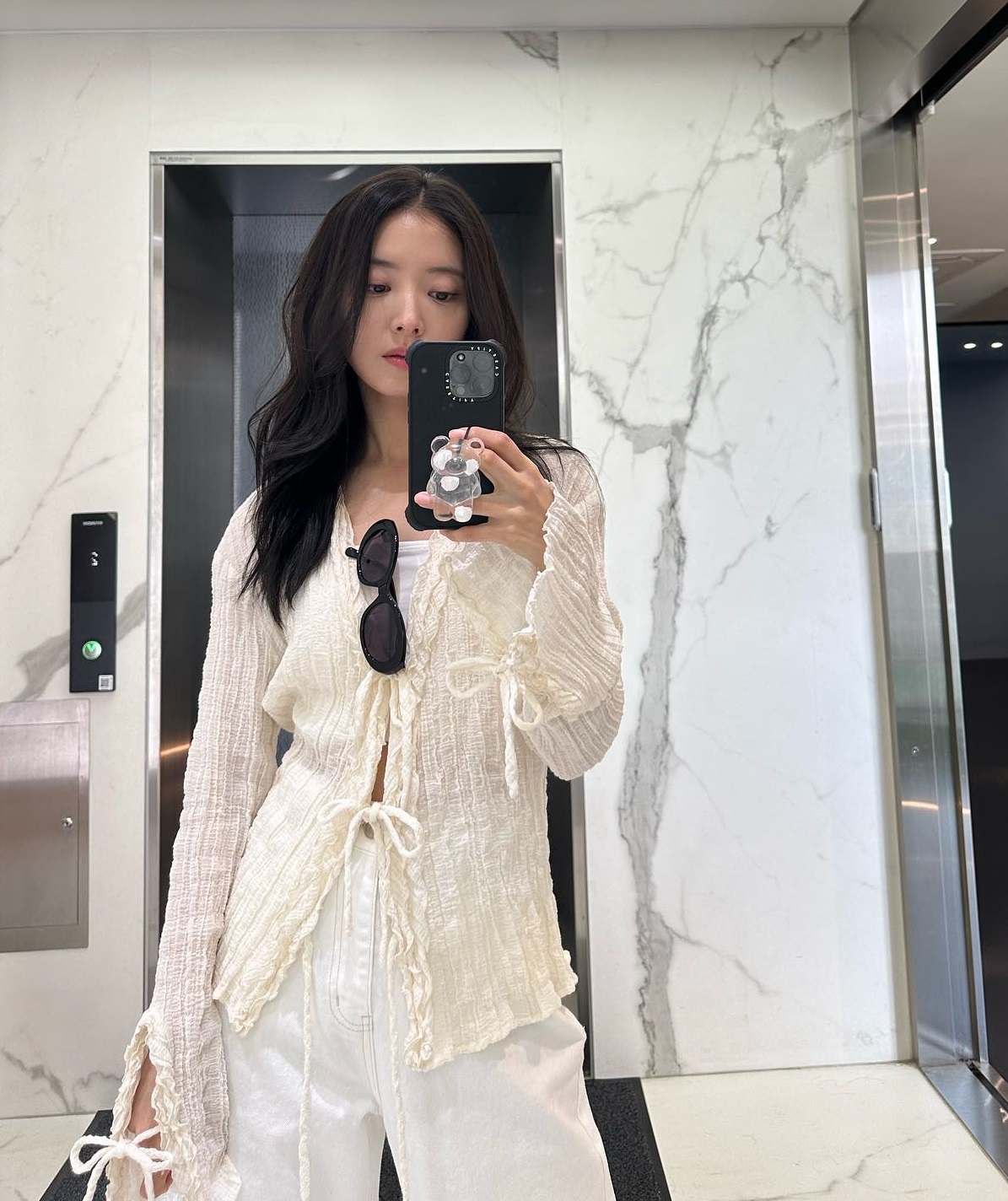 &quot;Nữ thần cổ trang&quot; Lee Se Young mặc đẹp ở tuổi 31 với tủ đồ toàn màu trung tính - Ảnh 6.
