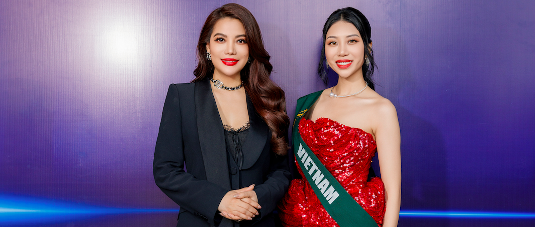 Trưởng BTC Trương Ngọc Ánh trao sash cho các thí sinh Hoa hậu Trái đất 2023 - Ảnh 1.