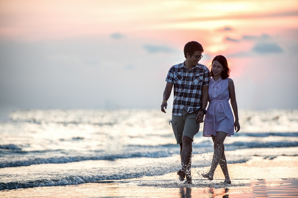 Vợ t&ocirc;i vẫn giữ lại bức ảnh chụp chung với người đ&agrave;n &ocirc;ng kh&aacute;c - Ảnh 1.