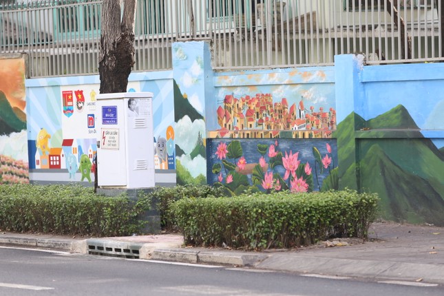 Ngắm con đường bích họa quảng bá nét đẹp Việt Nam vừa ra mắt tại trung tâm TPHCM - Ảnh 5.
