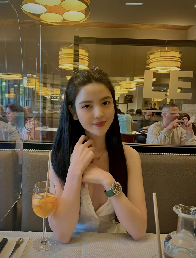 Hot girl b&aacute;n h&agrave;ng online nghi uống 80 vi&ecirc;n thuốc ngủ v&igrave; &aacute;p lực y&ecirc;u cầu thủ nổi tiếng, hiện tại cứ s&aacute;nh đ&ocirc;i l&agrave; "dậy s&oacute;ng" - Ảnh 5.