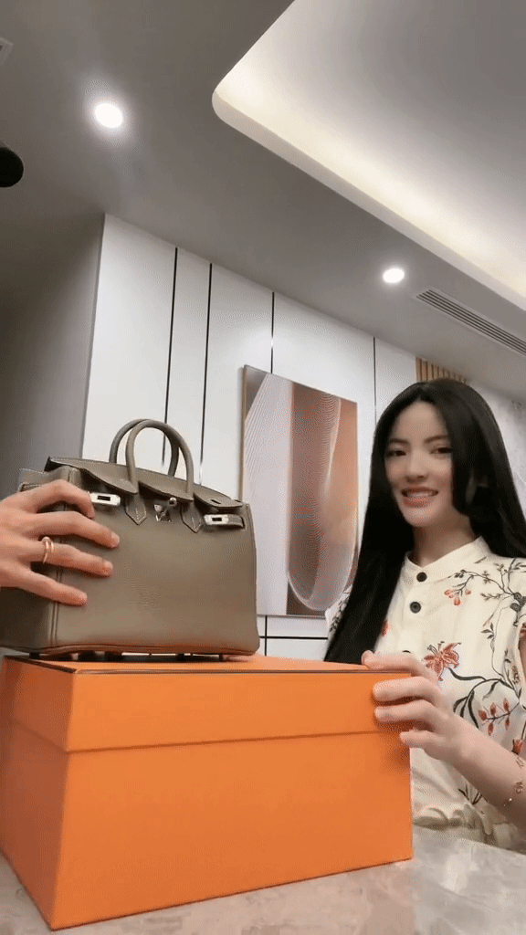 Hot girl b&aacute;n h&agrave;ng online nghi uống 80 vi&ecirc;n thuốc ngủ v&igrave; &aacute;p lực y&ecirc;u cầu thủ nổi tiếng, hiện tại cứ s&aacute;nh đ&ocirc;i l&agrave; "dậy s&oacute;ng" - Ảnh 9.