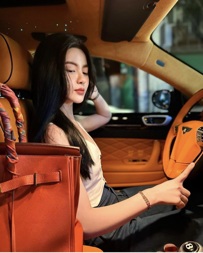 Hot girl b&aacute;n h&agrave;ng online nghi uống 80 vi&ecirc;n thuốc ngủ v&igrave; &aacute;p lực y&ecirc;u cầu thủ nổi tiếng, hiện tại cứ s&aacute;nh đ&ocirc;i l&agrave; "dậy s&oacute;ng" - Ảnh 4.
