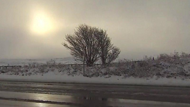 Tuyết rơi dày ảnh hưởng nghiêm trọng giao thông tại châu Âu - Ảnh 2.