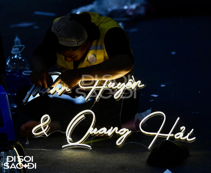 Bà hàng xóm review rạp ăn hỏi Quang Hải - Chu Thanh Huyền ở quê cô dâu: Dựng theo thiết kế riêng, tại trường học đầu ngõ - Ảnh 3. Bà hàng xóm review rạp ăn hỏi Quang Hải - Chu Thanh Huyền ở quê cô dâu: Dựng theo thiết kế riêng, tại trường học đầu ngõ - Ảnh 3.