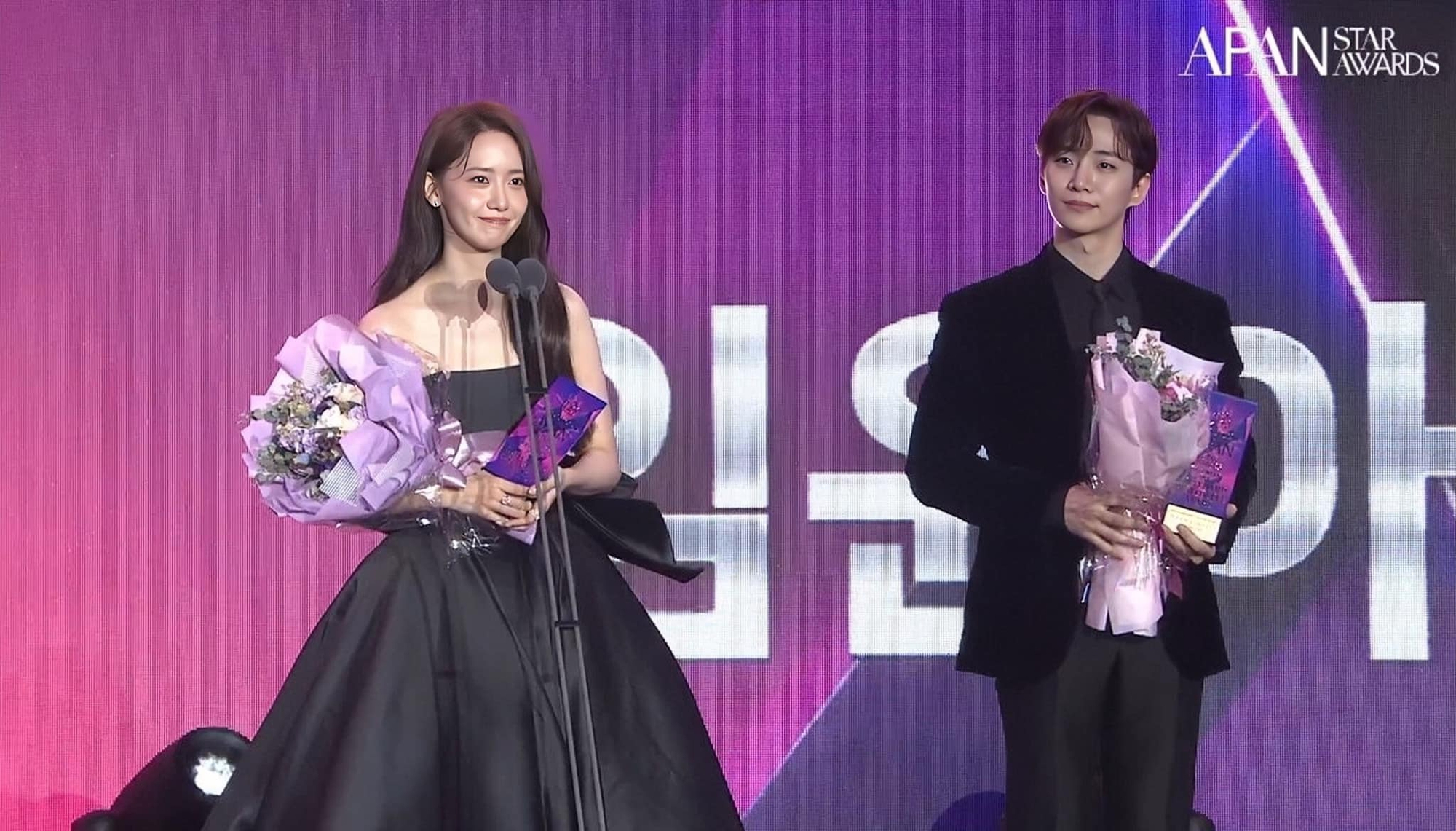 Yoona - Lee Jun Ho thắng giải cặp đôi của năm, nhà trai ẵm tới 5 cúp còn thắng Daesang ở Apan Star Awards 2023- Ảnh 1.