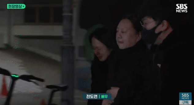 Nửa showbiz đổ bộ 3 ngày tang lễ Lee Sun Kyun: Bộ trưởng và IU âm thầm, Gong Yoo cùng dàn siêu sao túc trực- Ảnh 16.