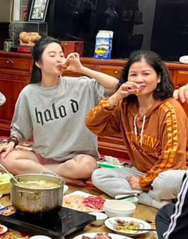 Chu Thanh Huyền khoe cảnh vào bếp, khẳng định một điều chắc nịch khiến netizen "quay xe": Xứng đáng làm vợ Quang Hải! - Ảnh 5. Chu Thanh Huyền khoe cảnh vào bếp, khẳng định một điều chắc nịch khiến netizen "quay xe": Xứng đáng làm vợ Quang Hải! - Ảnh 5.