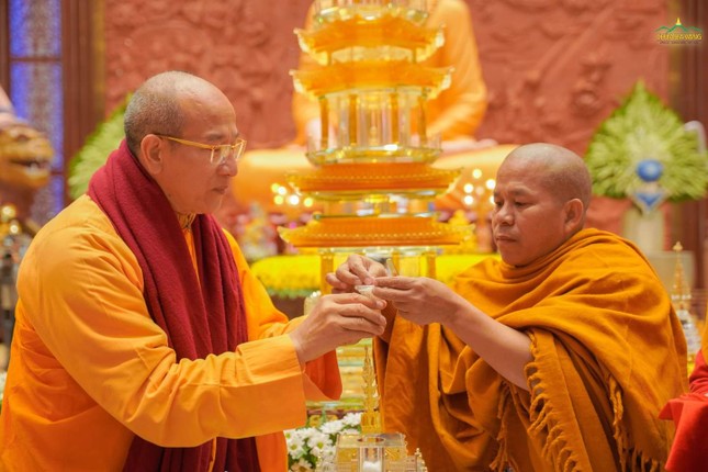 Yêu cầu chùa Ba Vàng gỡ bỏ tất cả nội dung giới thiệu xá lợi tóc Đức Phật - Ảnh 1.