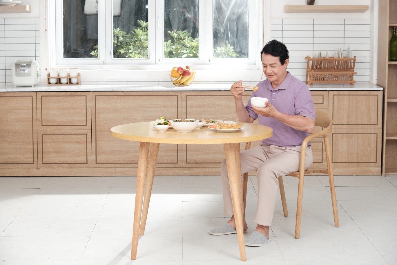 Tăng cường đề kháng giúp người lớn tuổi có hệ tiêu hoá khoẻ mạnh - Ảnh 1. Tăng cường đề kháng giúp người lớn tuổi có hệ tiêu hoá khoẻ mạnh - Ảnh 1.