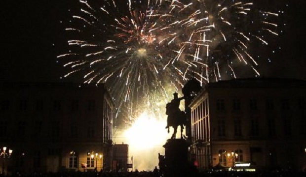 Thủ đô Brussels của Bỉ rực rỡ ánh sáng, âm nhạc và niềm vui trước thềm năm mới 2024 - Ảnh 1.