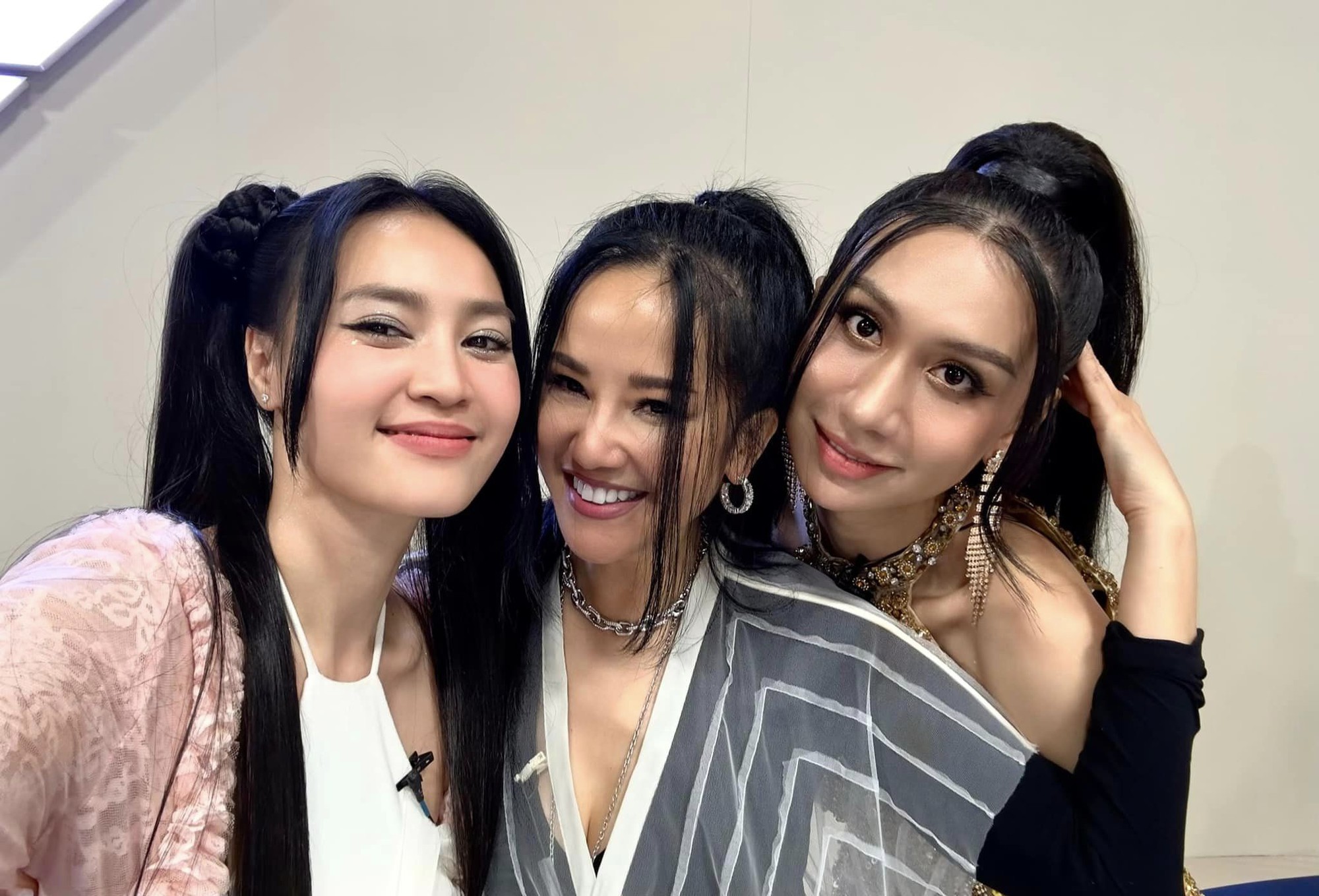 Là "chị đại" đình đám nhưng Hồng Nhung lại bị đàn em từ chối cho vào nhóm đến... 2 lần với cùng 1 lý do!- Ảnh 6. Là "chị đại" đình đám nhưng Hồng Nhung lại bị đàn em từ chối cho vào nhóm đến... 2 lần với cùng 1 lý do!- Ảnh 6.