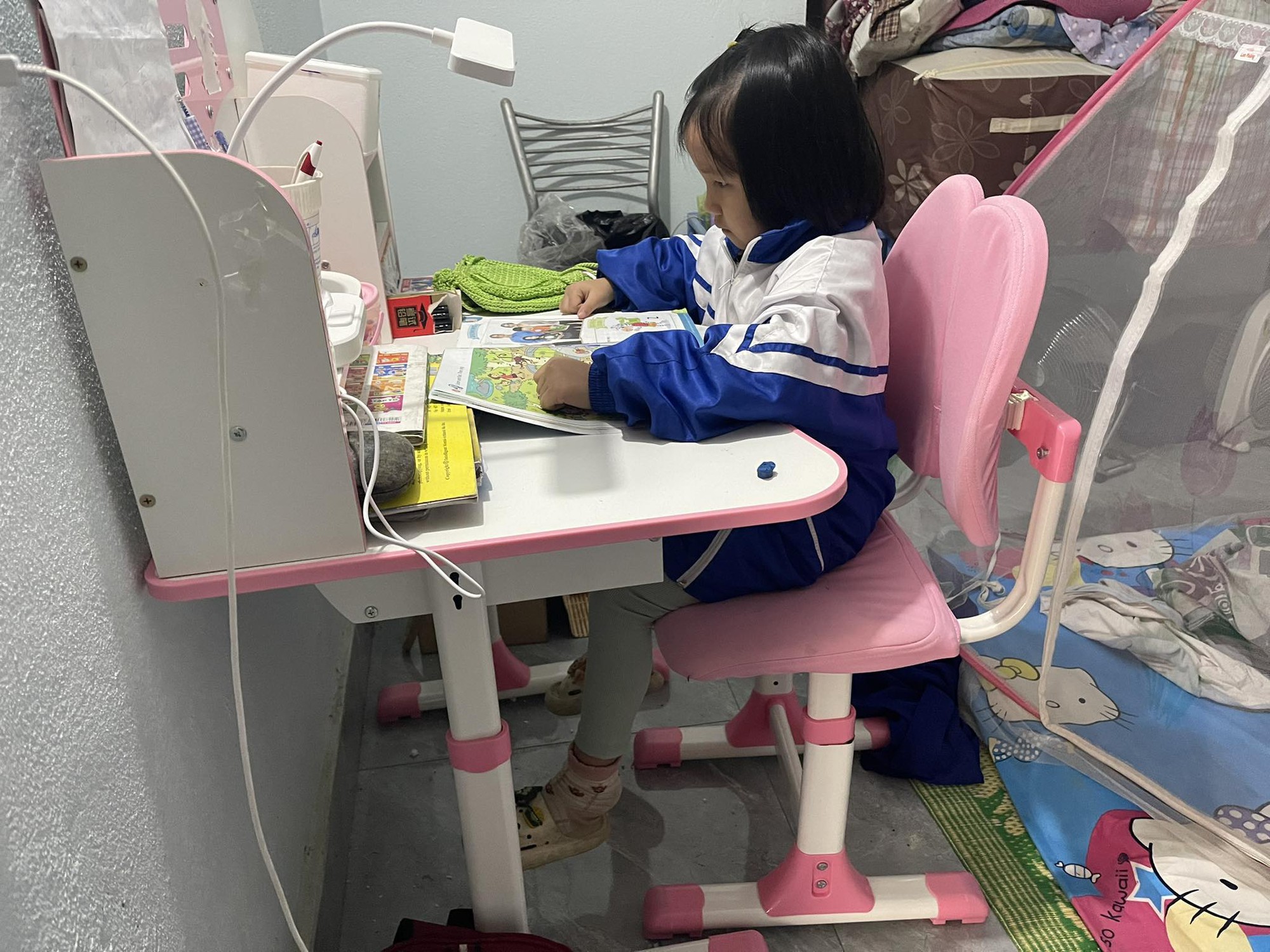Tương lai mù mịt bé gái 6 tuổi sinh ra không có bố, mẹ mất vì tai nạn- Ảnh 6. Tương lai mù mịt bé gái 6 tuổi sinh ra không có bố, mẹ mất vì tai nạn- Ảnh 6.
