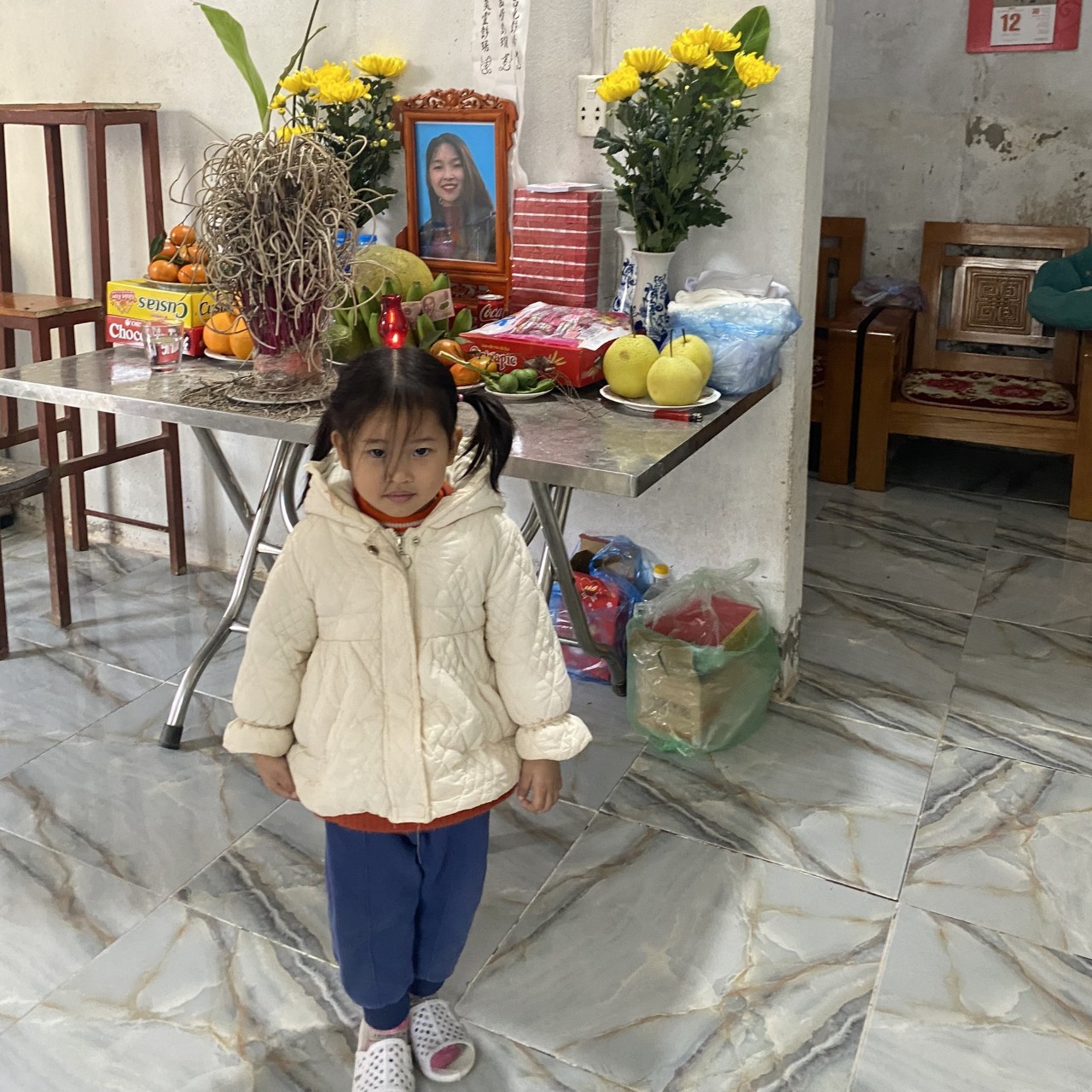 Tương lai mù mịt bé gái 6 tuổi sinh ra không có bố, mẹ mất vì tai nạn- Ảnh 4. Tương lai mù mịt bé gái 6 tuổi sinh ra không có bố, mẹ mất vì tai nạn- Ảnh 4.