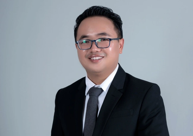 Ch&acirc;n dung t&acirc;n Ph&oacute; gi&aacute;o sư 8X sở hữu hồ sơ "khủng", từng đạt giải Quả cầu v&agrave;ng cao qu&yacute; - Ảnh 2.
