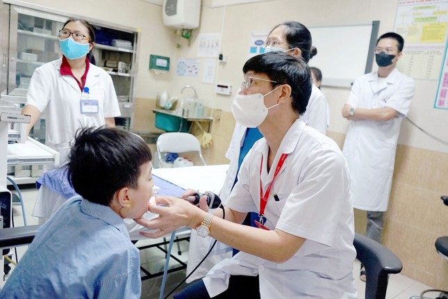Bất ngờ căn bệnh hành hạ cậu bé 8 tuổi suốt 5 năm, phát hiện ra đã 'ăn' lên nền sọ - Ảnh 1. Bất ngờ căn bệnh hành hạ cậu bé 8 tuổi suốt 5 năm, phát hiện ra đã 'ăn' lên nền sọ - Ảnh 1.