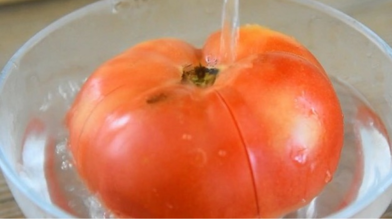 Khi làm món trứng bác cà chua, thêm bước này để trứng thơm và cà chua ngọt hơn - Ảnh 2.
