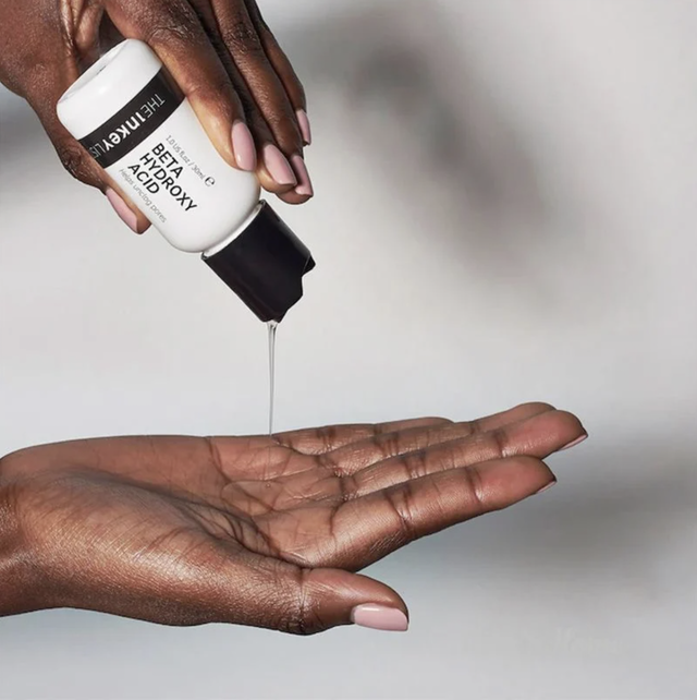 Top 5 serum bình dân tốt nhất năm 2023: Không chỉ dưỡng ẩm, mà chống lão hóa cũng rất ấn tượng - Ảnh 1. Top 5 serum bình dân tốt nhất năm 2023: Không chỉ dưỡng ẩm, mà chống lão hóa cũng rất ấn tượng - Ảnh 1.