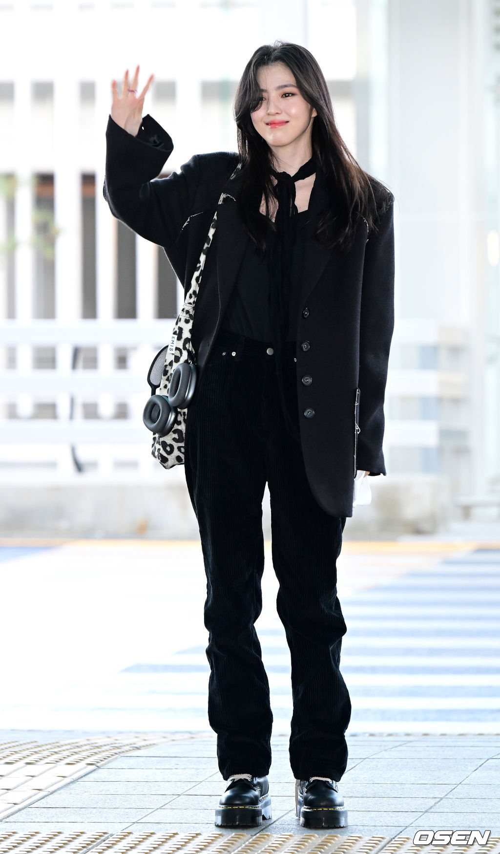 Phong cách diện quần jeans của Han So Hee: Phối đồ dịu dàng hay cá tính cũng đều đẹp xuất sắc - Ảnh 10.