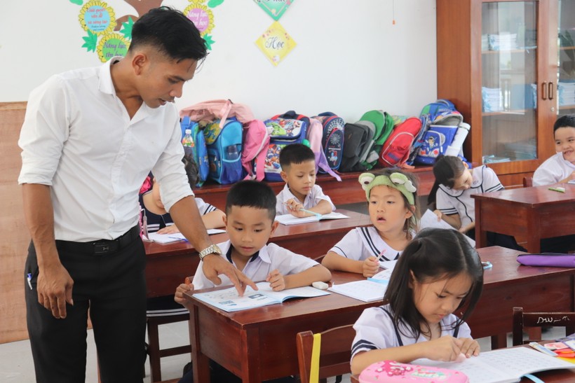 Khi con trẻ là "nạn nhân" của người lớn: "Chiêu" cũ tái diễn - Ảnh 1. Khi con trẻ là "nạn nhân" của người lớn: "Chiêu" cũ tái diễn - Ảnh 1.