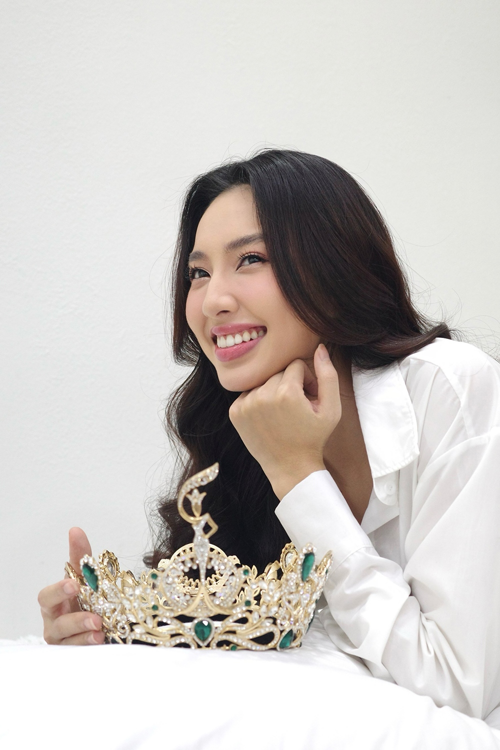Hoa hậu Thùy Tiên đẹp dịu dàng trong bộ ảnh kỷ niệm 2 năm đăng quang - Ảnh 5.