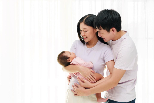 Bố bỉm thay t&atilde; cho con: Chuyện nhỏ khi c&oacute; T&atilde; Quần Mở Một B&ecirc;n Bobby - Ảnh 1.