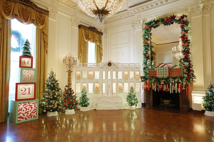 Đệ nhất phu nhân trang hoàng Nhà Trắng đón Giáng sinh: Giăng hơn 140,000 bóng đèn, tậu 98 cây thông gây choáng ngợp- Ảnh 12.