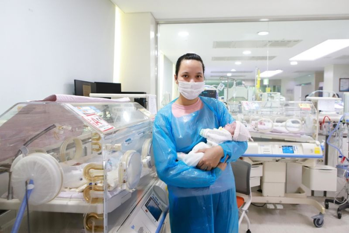 Điều kỳ diệu với vợ chồng người Việt ở Hàn Quốc: 3 con sinh non 23 tuần, được bác sĩ tận tình giúp và cái kết ngoài sức tưởng tượng - Ảnh 3.