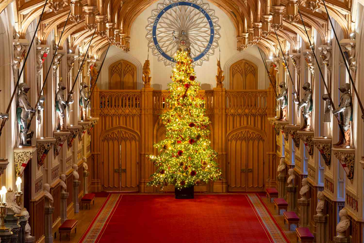 Dinh thự hoàng gia Anh trang hoàng Giáng sinh rực rỡ, chi tiết nào cũng chỉn chu, sang trọng - Ảnh 3.