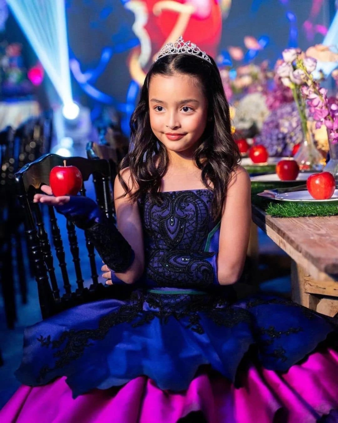 Clip hot: Ái nữ nhà mỹ nhân đẹp nhất Philippines hóa thân thành công chúa trong tiệc sinh nhật 8 tuổi, khiến 250 ngàn người phát sốt - Ảnh 4.