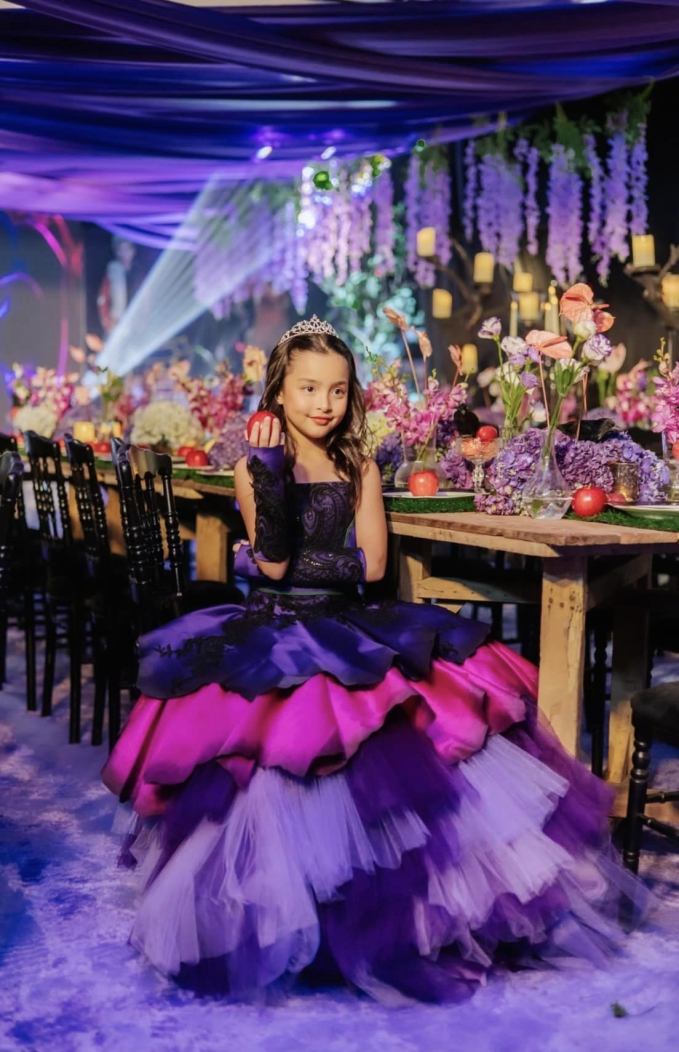 Clip hot: Ái nữ nhà mỹ nhân đẹp nhất Philippines hóa thân thành công chúa trong tiệc sinh nhật 8 tuổi, khiến 250 ngàn người phát sốt - Ảnh 3.