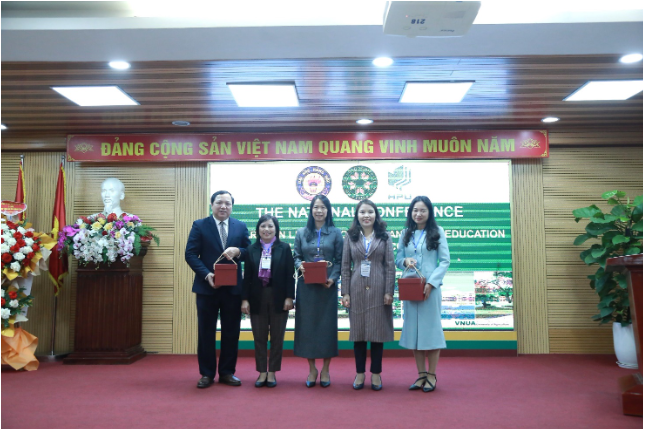 Hội thảo Quốc gia Nghiên cứu ngoại ngữ và giảng dạy ngoại ngữ tại các trường Đại học, Cao đẳng - Ảnh 9. Hội thảo Quốc gia Nghiên cứu ngoại ngữ và giảng dạy ngoại ngữ tại các trường Đại học, Cao đẳng - Ảnh 9.