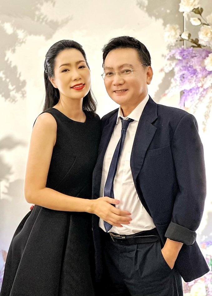 Á hậu đầu tiên ở Việt Nam được nhận danh hiệu NSND: Hôn nhân viên mãn bên chồng đại gia, 52 tuổi vẫn cực kỳ nóng bỏng - Ảnh 4.