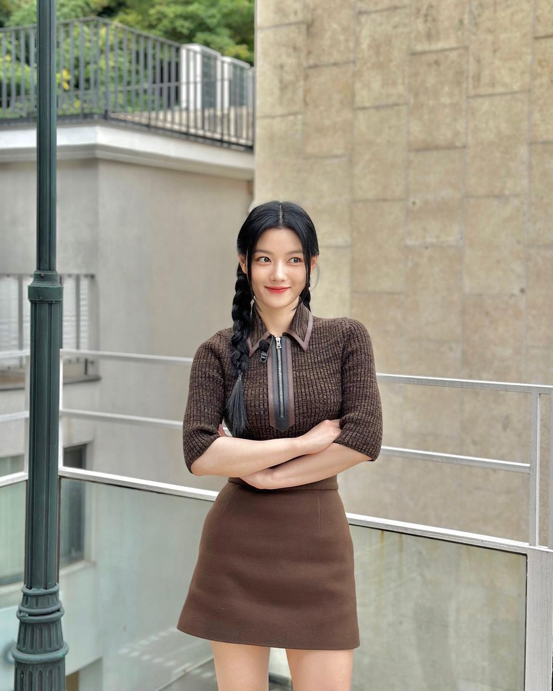 Style đời thường của Kim Yoo Jung: Sành điệu, sang xịn, xứng làm &quot;sách mẫu&quot; mặc đẹp cho các chị em- Ảnh 4.