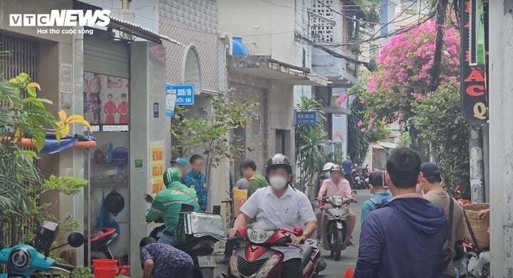 TP.HCM: Nhân chứng kể giây phút lửa bùng lên trong căn nhà khiến 2 người tử vong - Ảnh 2.