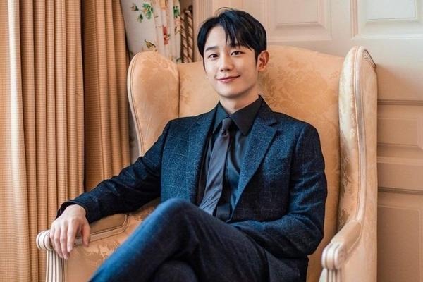 Bị tố đến hộp đêm "săn gái trẻ", phía Jung Hae In có phản ứng khiến fan hoang mang - Ảnh 2. Bị tố đến hộp đêm "săn gái trẻ", phía Jung Hae In có phản ứng khiến fan hoang mang - Ảnh 2.