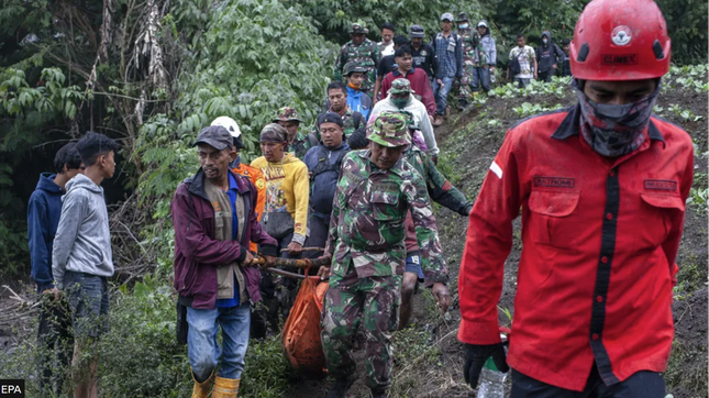 Núi lửa phun trào ở Indonesia, 22 người thiệt mạng - Ảnh 1.