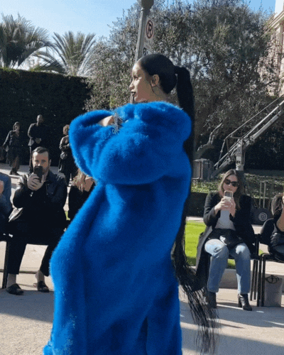 Khi các sao lấn sân catwalk: Cardi B, Kim Kardashian đuối thấy rõ, Phạm Băng Băng gây tranh cãi, 1 mẩu BLACKPINK được khen- Ảnh 1.