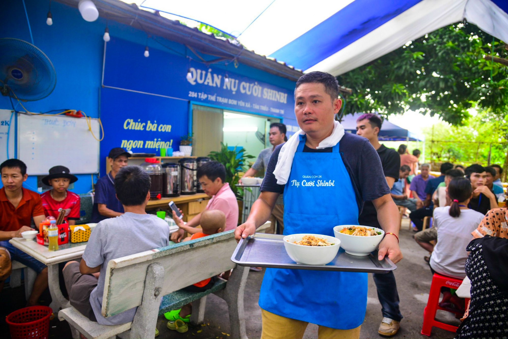 Bữa cơm 2.000 đồng cho bệnh nhân ung thư: Lãi lớn từ những nụ cười - Ảnh 2. Bữa cơm 2.000 đồng cho bệnh nhân ung thư: Lãi lớn từ những nụ cười - Ảnh 2.