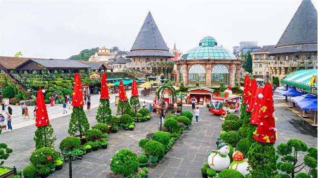 Du khách quốc tế hào hứng trải nghiệm Lễ hội mùa đông trên đỉnh Bà Nà - Ảnh 1. Du khách quốc tế hào hứng trải nghiệm Lễ hội mùa đông trên đỉnh Bà Nà - Ảnh 1.