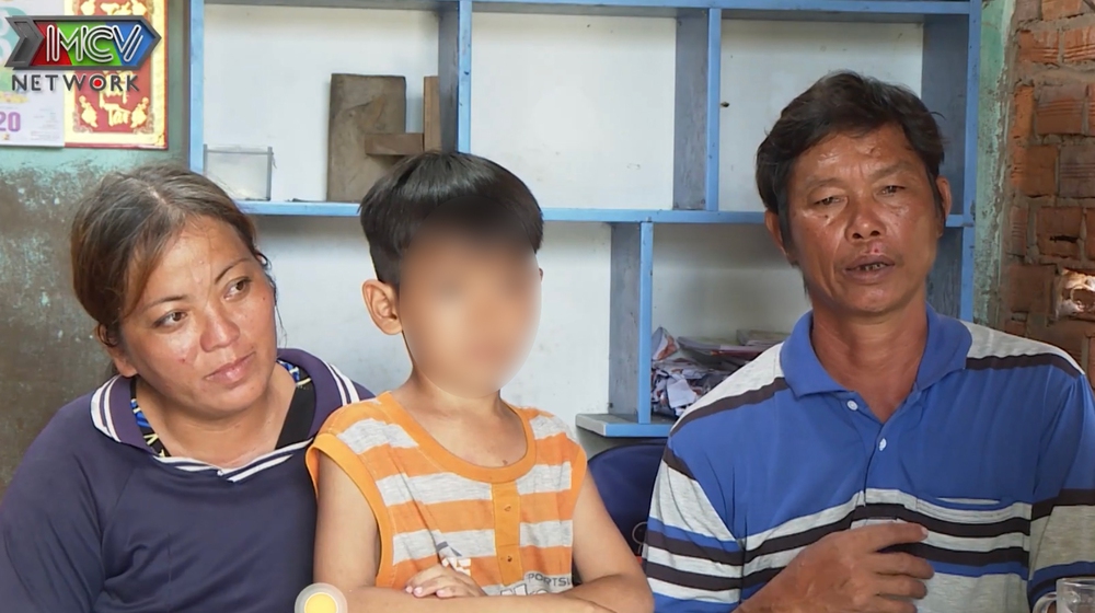 Bị chồng phản bội ngay ngày bố mất, mẹ 2 con ly hôn rồi lấy &quot;ông chú&quot; hơn 16 tuổi, nghèo mà thương nhau - Ảnh 2.