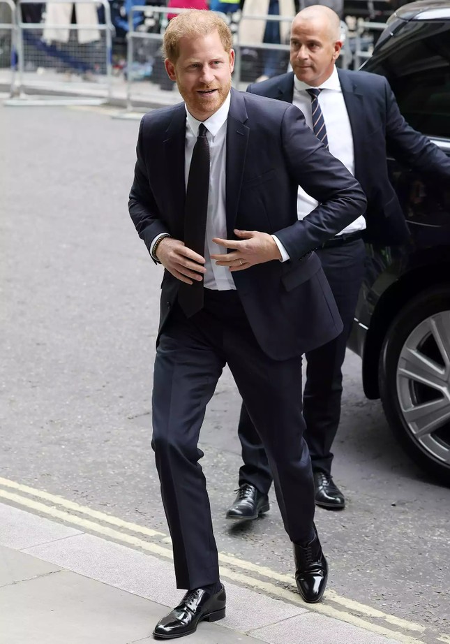 Harry: 'T&ocirc;i bị buộc phải rời Ho&agrave;ng gia Anh' - Ảnh 2.