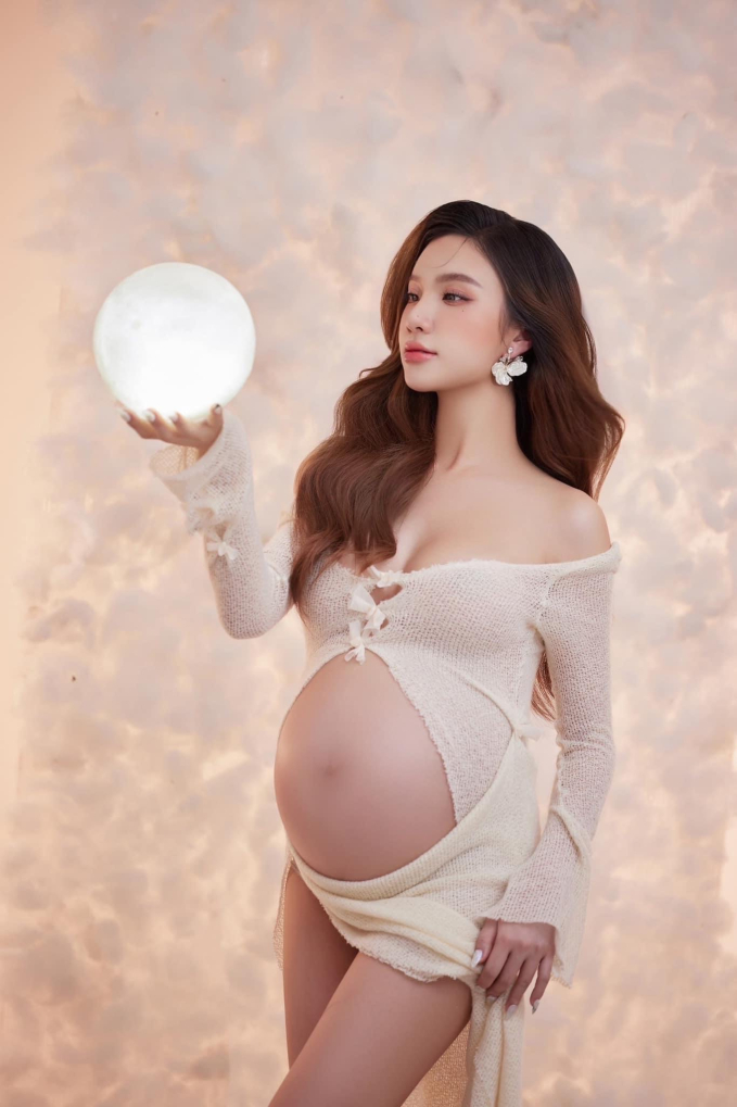 Sao nữ Vbiz thông báo mang bầu song thai, khoe ảnh nét căng ở tháng cuối thai kỳ - Ảnh 2.