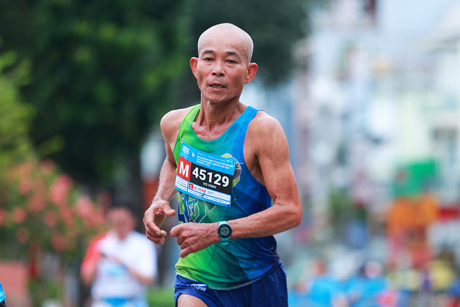Lão nông dân U70 chạy marathon và kho tàng thành tích ghi dấu ấn ở Seagame 31  - Ảnh 3.