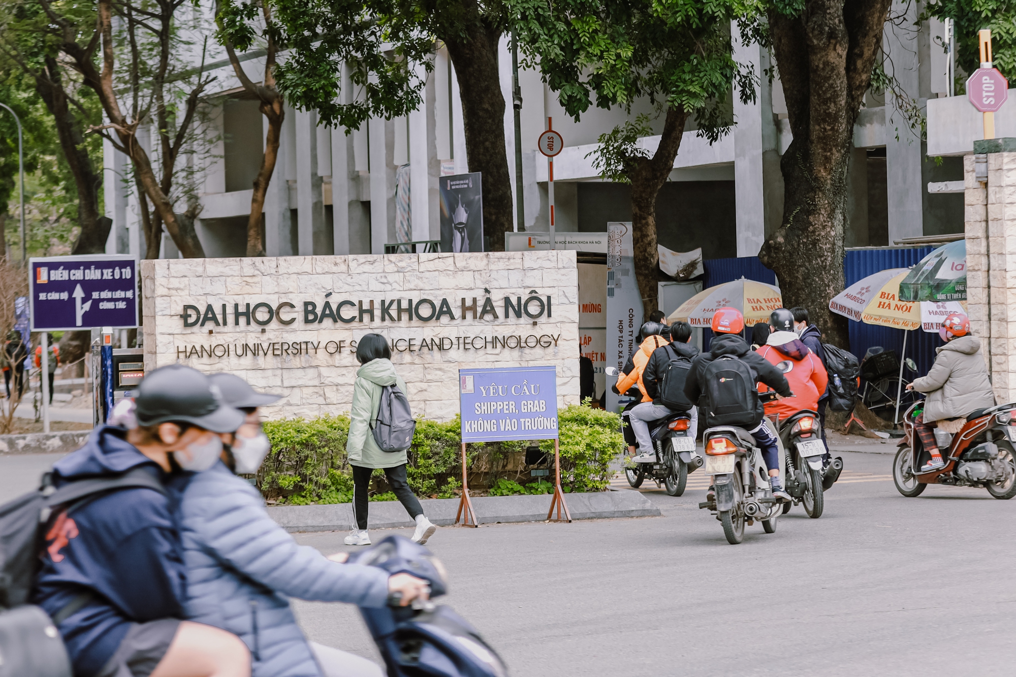 Dân văn phòng khu Trần Đại Nghĩa &quot;đi làm nhưng ăn uống như sinh viên&quot;, mỗi bữa trưa giá rẻ bất ngờ nhờ một đặc quyền - Ảnh 1.