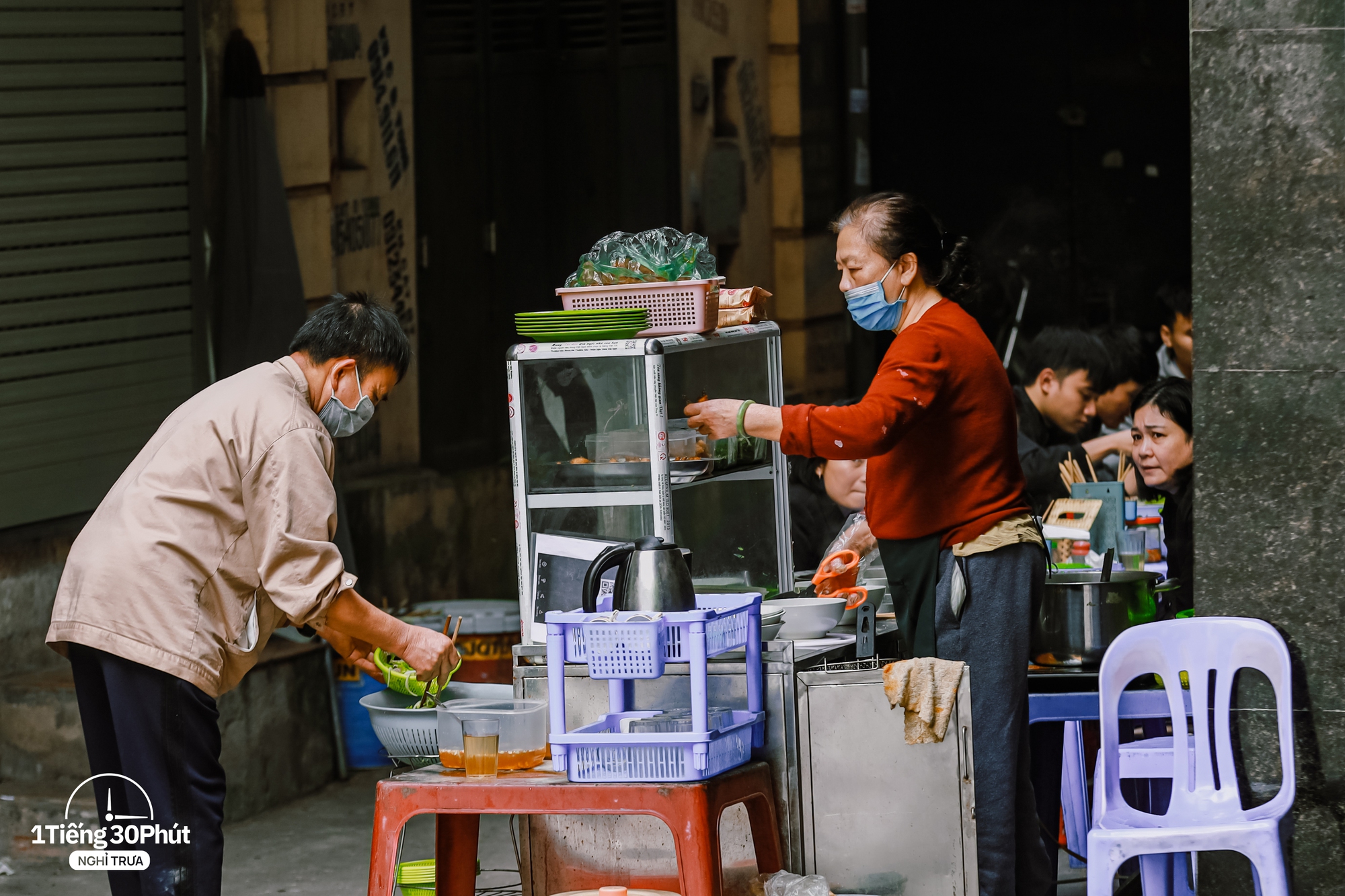 Dân văn phòng khu Trần Đại Nghĩa &quot;đi làm nhưng ăn uống như sinh viên&quot;, mỗi bữa trưa giá rẻ bất ngờ nhờ một đặc quyền - Ảnh 6.