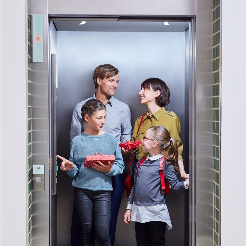 Mẹo an toàn sử dụng thang máy bố mẹ nên dạy con - Ảnh 3.