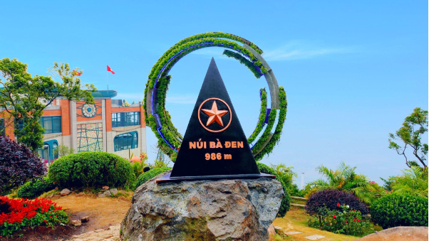 Giải chạy BaDen Mountain Marathon 2023: Sải chân qua loạt điểm đến huyền thoại của Tây Ninh  - Ảnh 1.