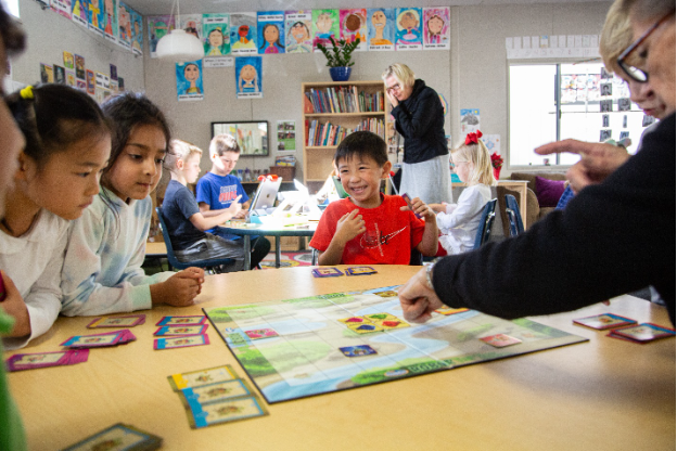 Kh&aacute;m ph&aacute; b&ecirc;n trong ng&ocirc;i trường gần 100 tuổi đ&atilde; c&oacute; mặt tại Việt Nam - Ảnh 2.