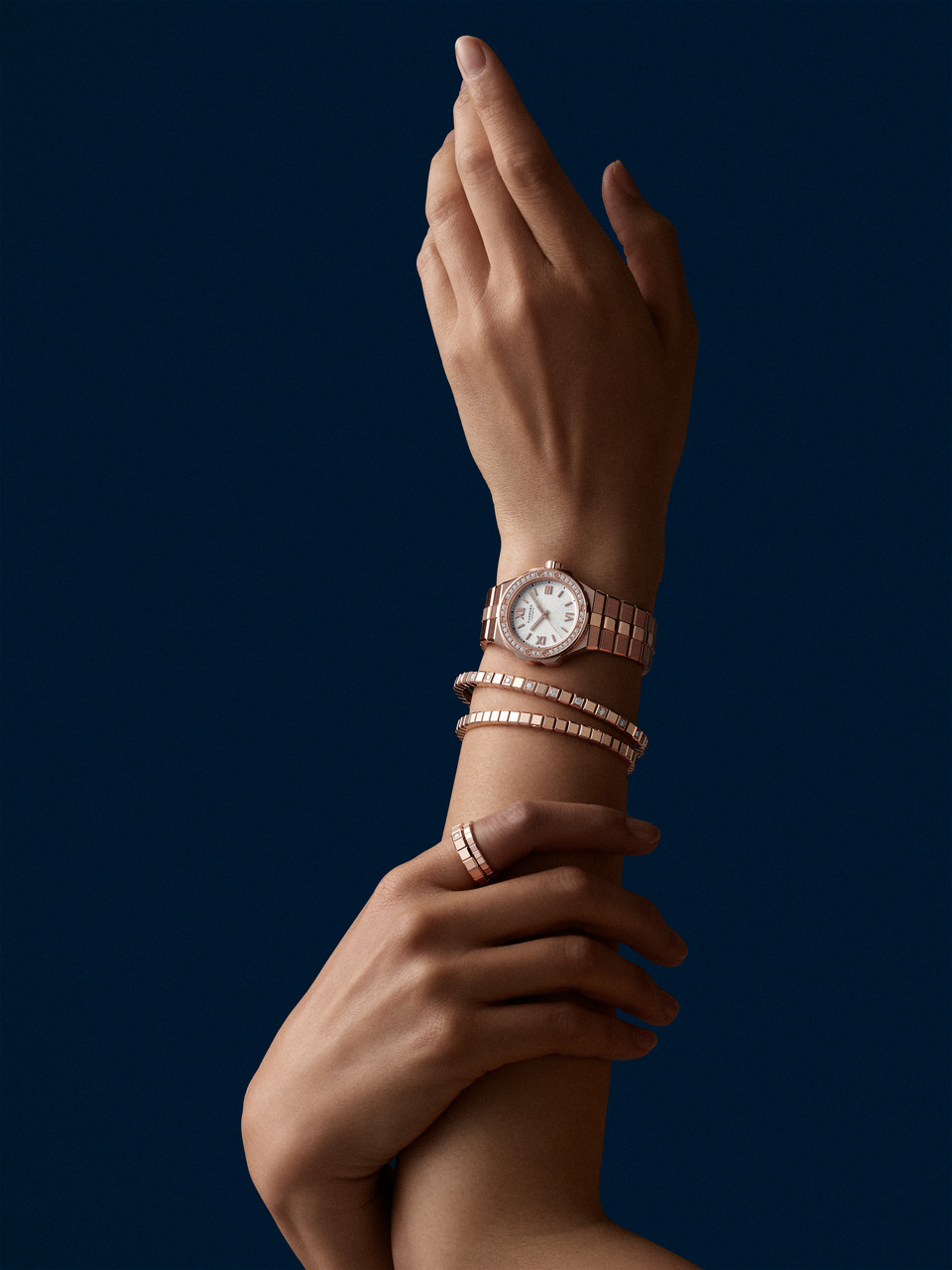 &ldquo;L&ecirc;n d&acirc;y c&oacute;t&rdquo; cho Lễ t&igrave;nh nh&acirc;n với cặp đồng hồ đ&ocirc;i Gong Hyo Jin đeo trong ng&agrave;y cưới v&agrave; 3 lựa chọn hấp dẫn kh&aacute;c - Ảnh 6.